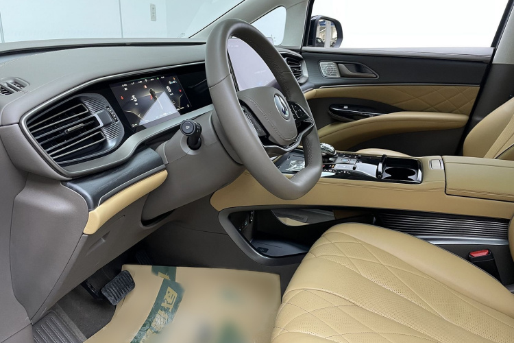 腾势D9 2022款 DM-i 970 四驱旗舰型中控内饰7006