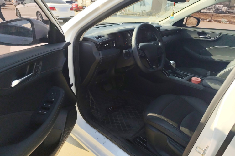 荣威i5 2026款 1.5L CVT豪华版中控内饰19