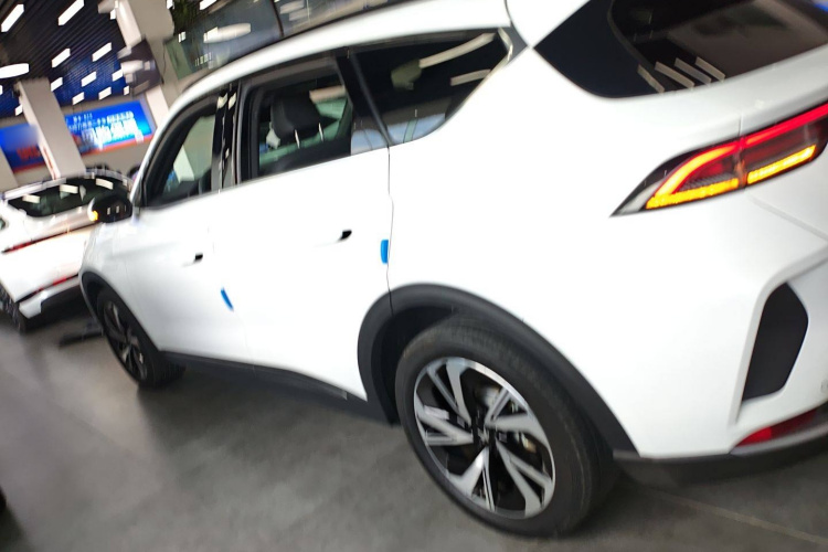 ARCFOX极狐 极狐 阿尔法T(ARCFOX αT) 2023款 480 森林版 175kW车身外观4