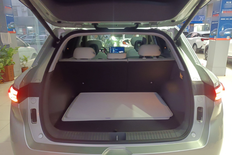 奔腾 悦意03 2025款 565km 臻享版机舱底盘23