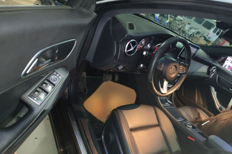 奔驰CLA 2016款 改款 CLA 200 动感型中控内饰7003