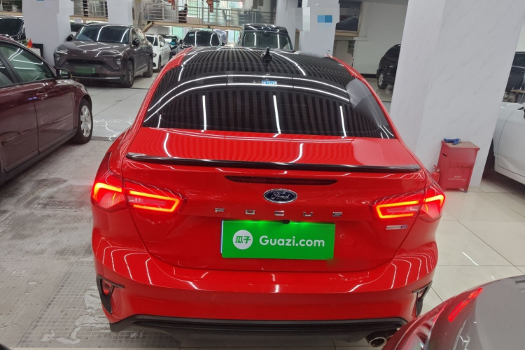 福特 福克斯 2021款 三厢 EcoBoost 180 自动ST Line车身外观6