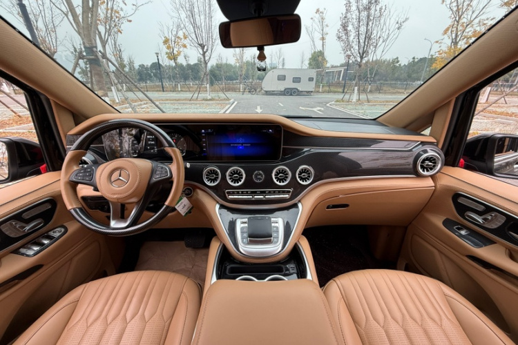 奔驰 威霆 2023款 2.0T 商务版 7座局部细节13