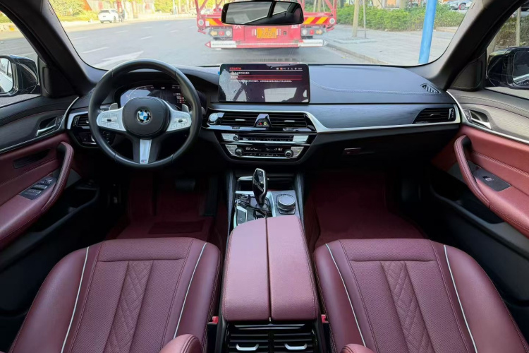 宝马5系 2023款 530Li 领先型 M运动套装中控内饰7002