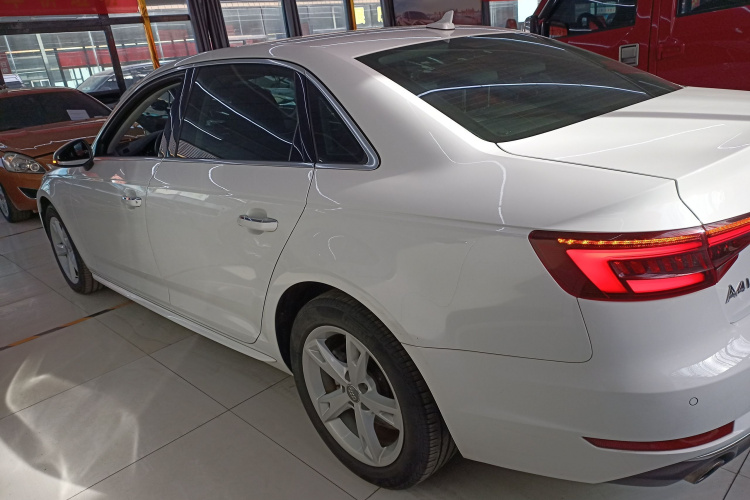 奥迪A4L 2018款 30周年年型 30 TFSI 进取型车身外观4