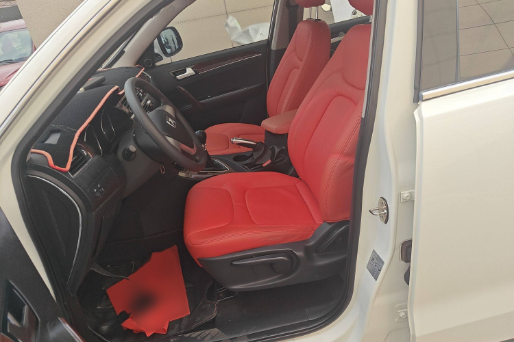 众泰T600 2016款 1.5T 手动精英型中控内饰7005