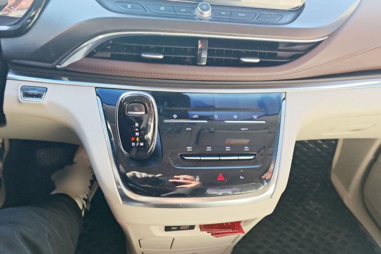 别克GL8 2020款 陆上公务舱 652T 舒适型局部细节18