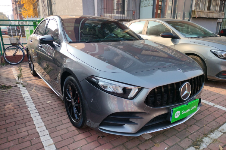 奔驰A级 2020款 改款 A 200 L 运动轿车时尚型车身外观3