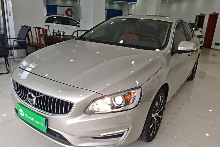 沃尔沃S60 2019款 S60L 改款 T5 智进进阶版车身外观1