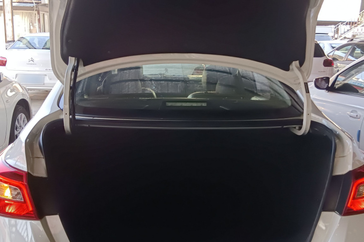 日产 轩逸 2022款 经典 1.6XE CVT舒适版机舱底盘23