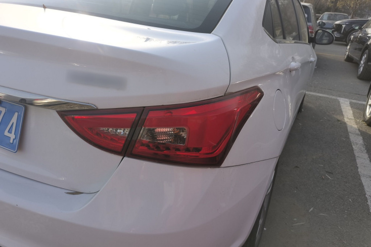 奇瑞 艾瑞泽5 2016款 1.5L CVT领锐版车身外观9