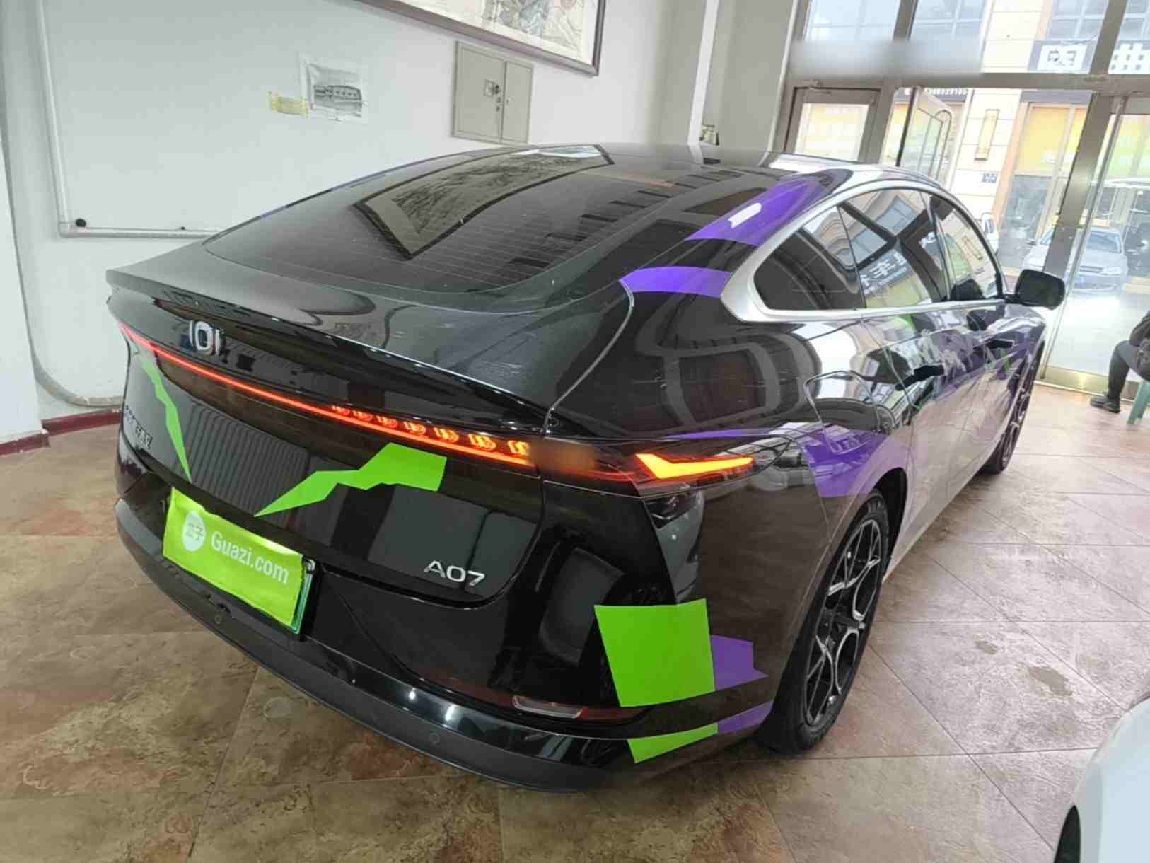 车辆右后45度外观展示