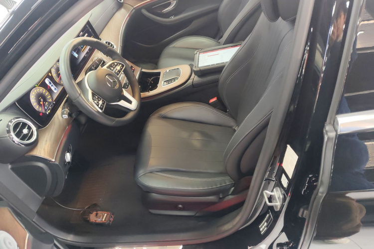 奔驰E级 2020款 改款 E 300 L 时尚型中控内饰19