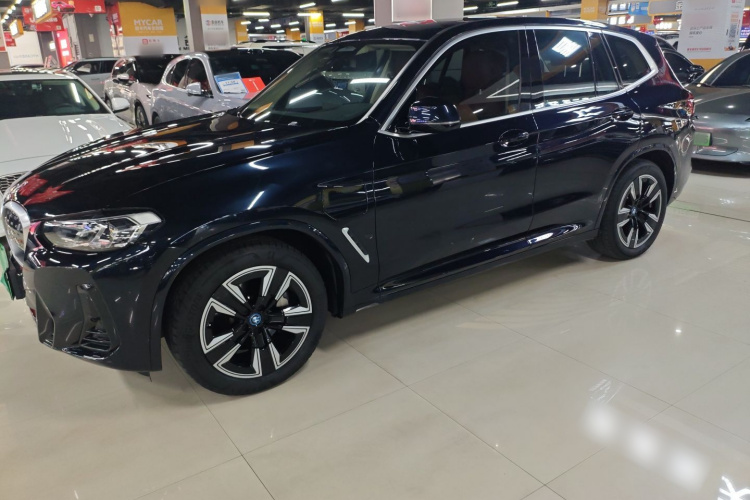 宝马iX3 2022款 改款 领先型车身外观4