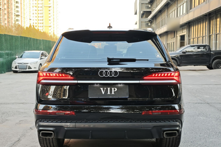 奥迪Q7 2024款 45 TFSI quattro S line运动型车身外观6005
