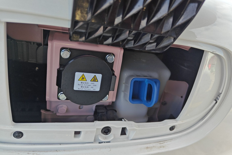 奔腾小马 2025款 222km 灵动马机舱底盘24