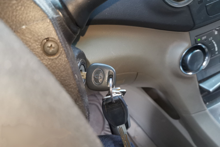 丰田 汉兰达 2012款 2.7L 两驱5座精英版中控内饰7001