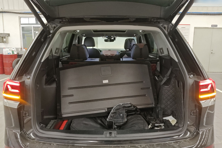 大众 途昂 2021款 330TSI 两驱尊崇豪华版机舱底盘23