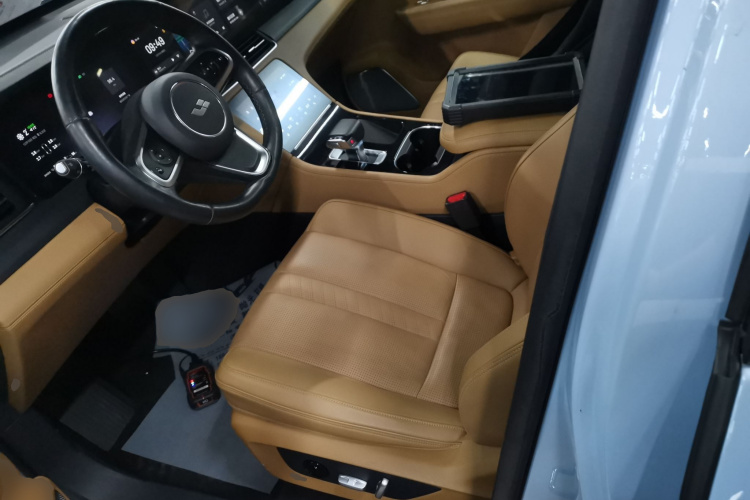 理想汽车 理想ONE 2020款 增程6座版中控内饰19