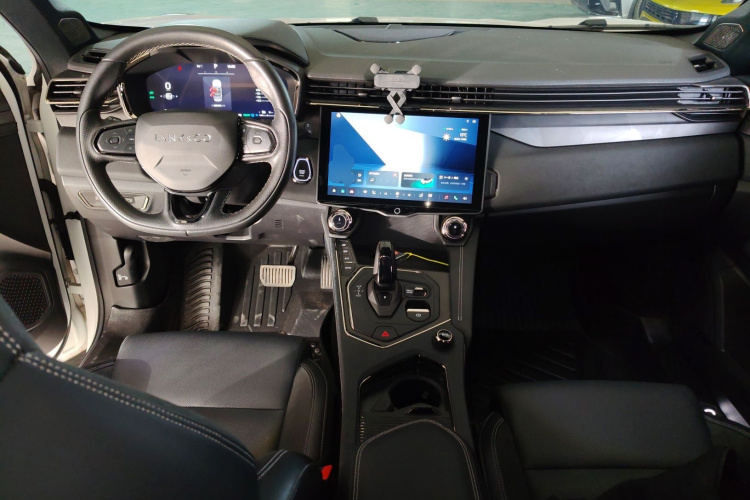 领克01 EM-P 2023款 1.5TD EM-P PM中控内饰12