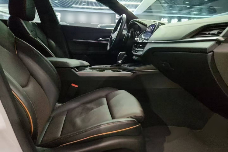 凯迪拉克CT4 2020款 28T 精英型中控内饰7002