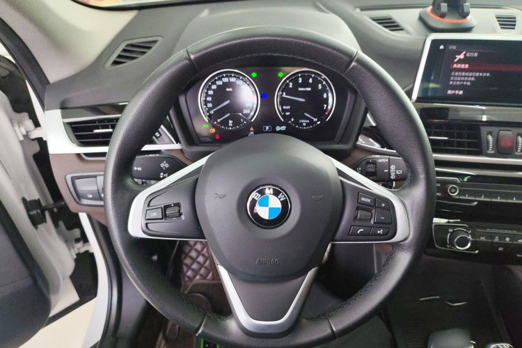 宝马X1 2020款 sDrive20Li 时尚型中控内饰13