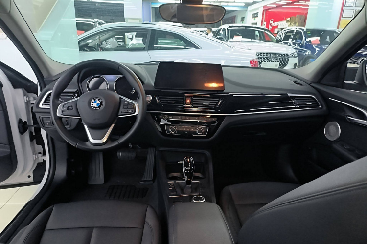 宝马1系 2023款 120i M运动版中控内饰12