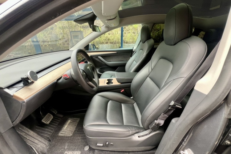 特斯拉 Model Y 2021款 长续航全轮驱动版局部细节19