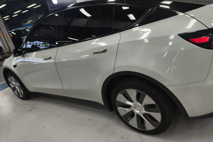 特斯拉 Model Y 2022款 后轮驱动版车身外观6003