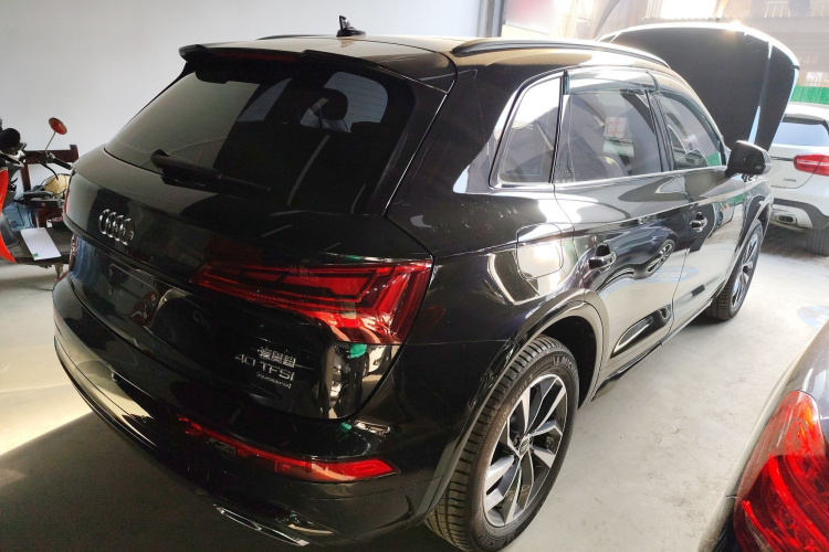 奥迪Q5L 2025款 40 TFSI 豪华动感型车身外观7