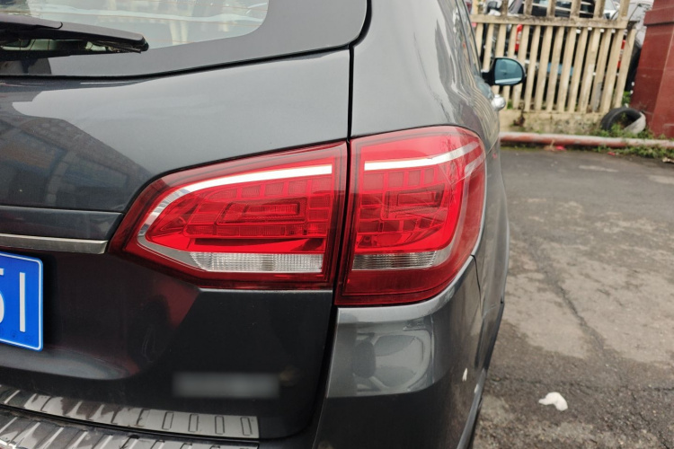 哈弗H6 2015款 运动版 1.5T 自动两驱豪华型车身外观9