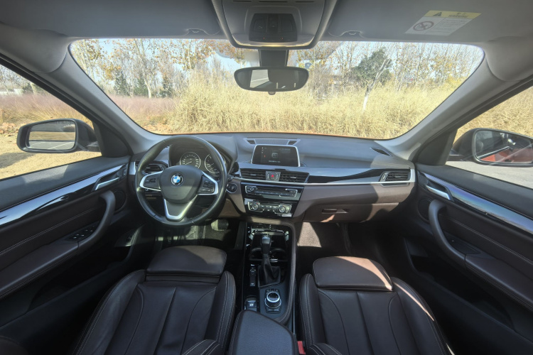 宝马X1 2018款 xDrive20Li 尊享型中控内饰7004