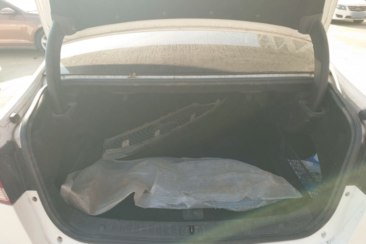 众泰Z700 2016款 1.8T DCT典雅型机舱底盘23