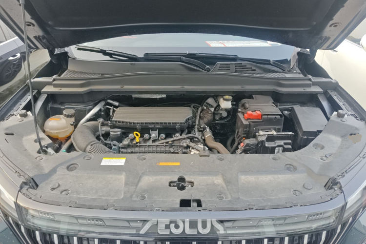 东风风神 皓极 2025款 马赫动力 1.5T 尊贵型机舱底盘24