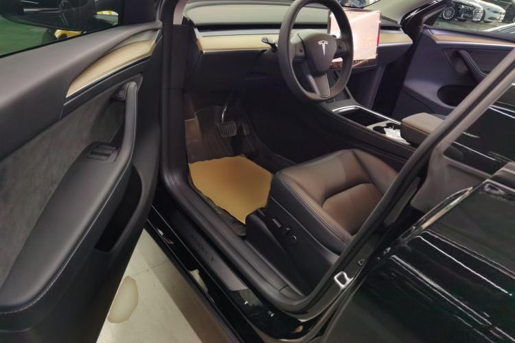 特斯拉 Model Y 2022款 改款 后轮驱动版中控内饰7003