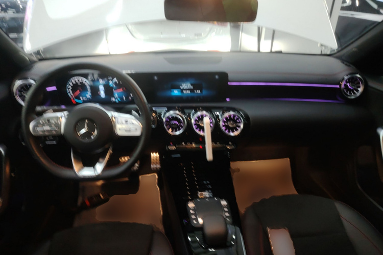 奔驰CLA 2023款 CLA 200中控内饰12