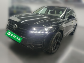 大众 途锐 2023款 3.0TSI 锐享版 曜黑运动套装