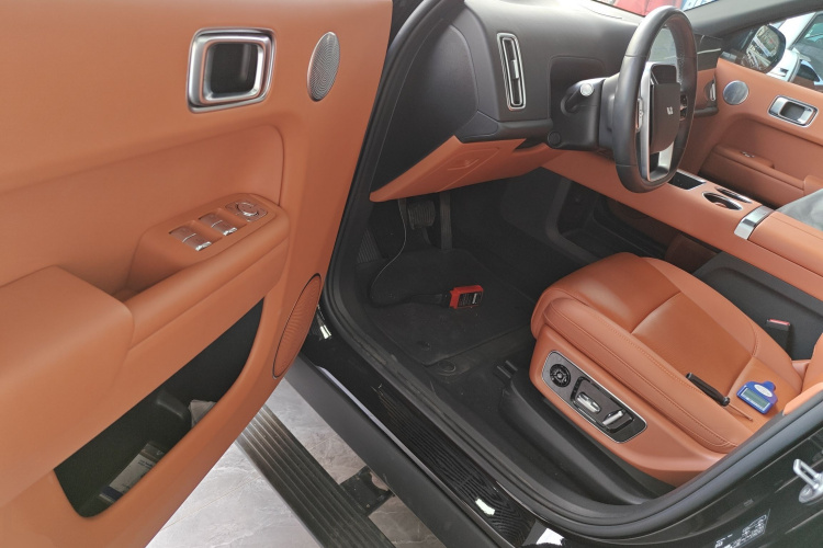 理想汽车 理想L9 2024款 Ultra中控内饰20
