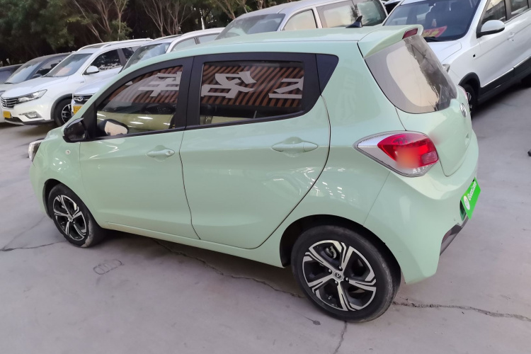 长安欧尚 奔奔E-Star 2022款 清心版 多彩款 磷酸铁锂车身外观4