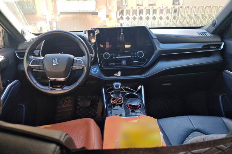 丰田 皇冠陆放 2021款 2.5L HEV四驱尊贵版中控内饰12