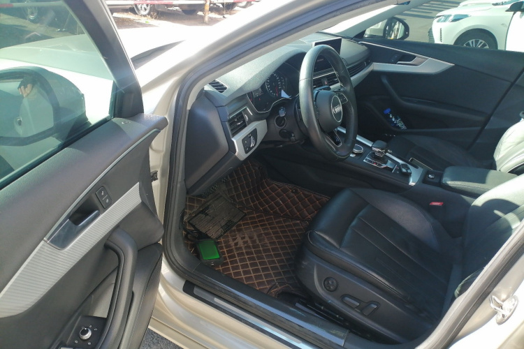 奥迪A4L 2017款 40 TFSI 时尚型中控内饰20