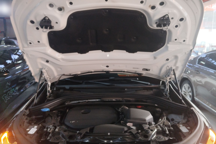 宝马X1 2023款 sDrive25Li X设计套装机舱底盘24