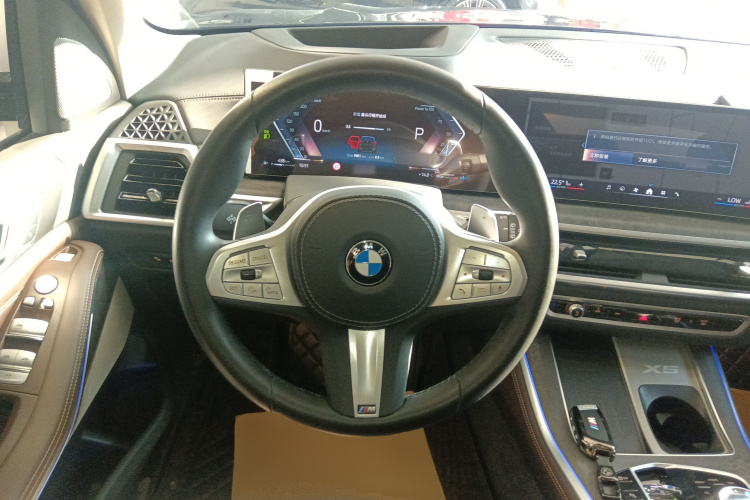 宝马X5 2023款 xDrive 30Li 尊享型M运动套装中控内饰13