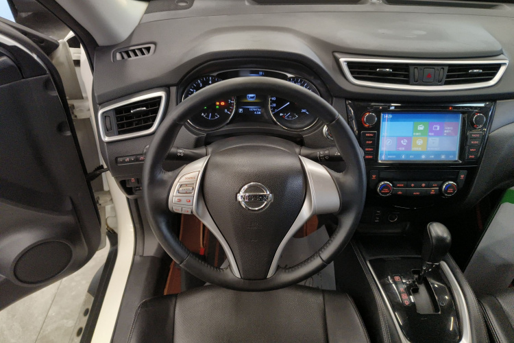 日产 奇骏 2014款 2.0L CVT舒适版 2WD中控内饰13