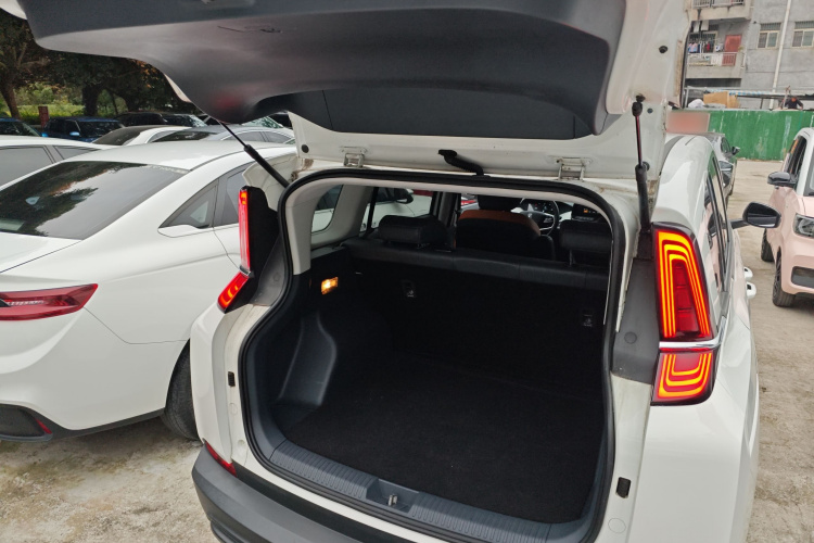 奔腾NAT 2023款 PRO 舒享出行加长版 425km机舱底盘23