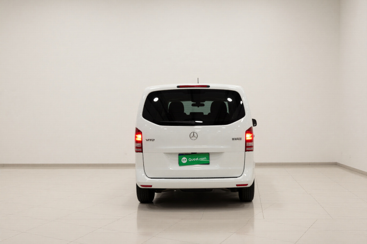 奔驰 威霆 2016款 2.0T 精英版车身外观6