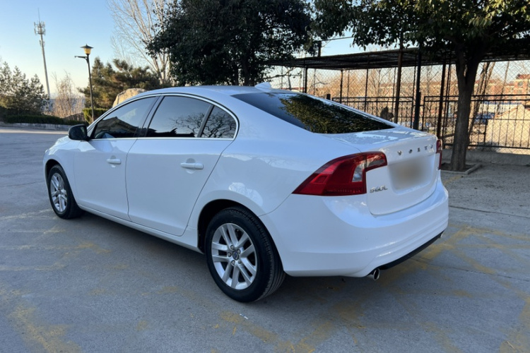 沃尔沃S60 2017款 S60L T3 智进版车身外观6003