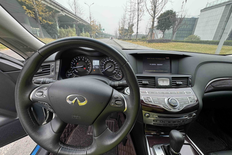 英菲尼迪Q70 2019款 Q70L 2.0T 精英版 PLUS局部细节13