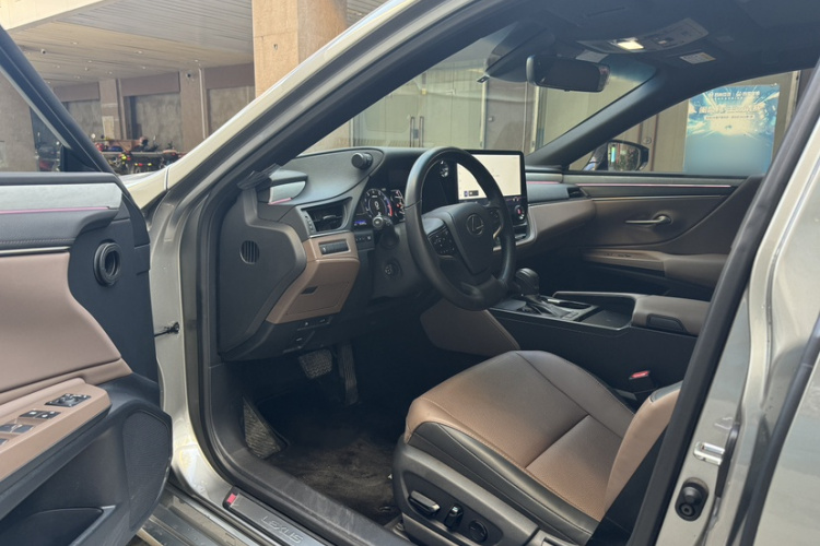 雷克萨斯ES 2025款 200 臻享版中控内饰7004