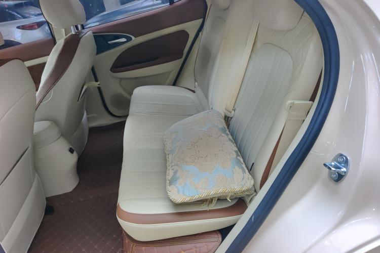 欧拉好猫 2022款 400km标准续航 豪华型 磷酸铁锂中控内饰7004